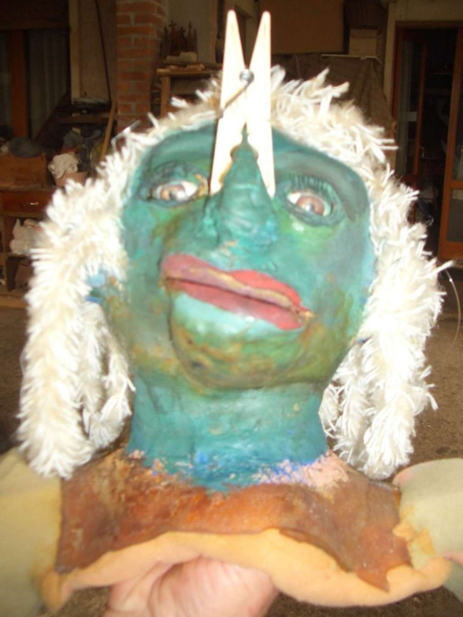 Particolare del volto del personaggio 1 durante restauro